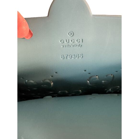 Gucci GG Supreme Rubber Tote in Blue - Picture 15 of 16